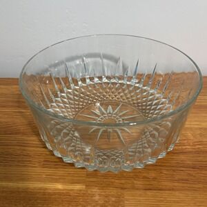 Arcoroc France Glass Serving Bowl‎ Diamond Cut Starburst Pattern Clear 8 inch
